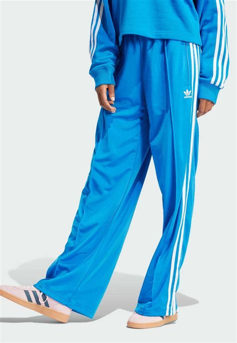 adidas trousers lichtblauw